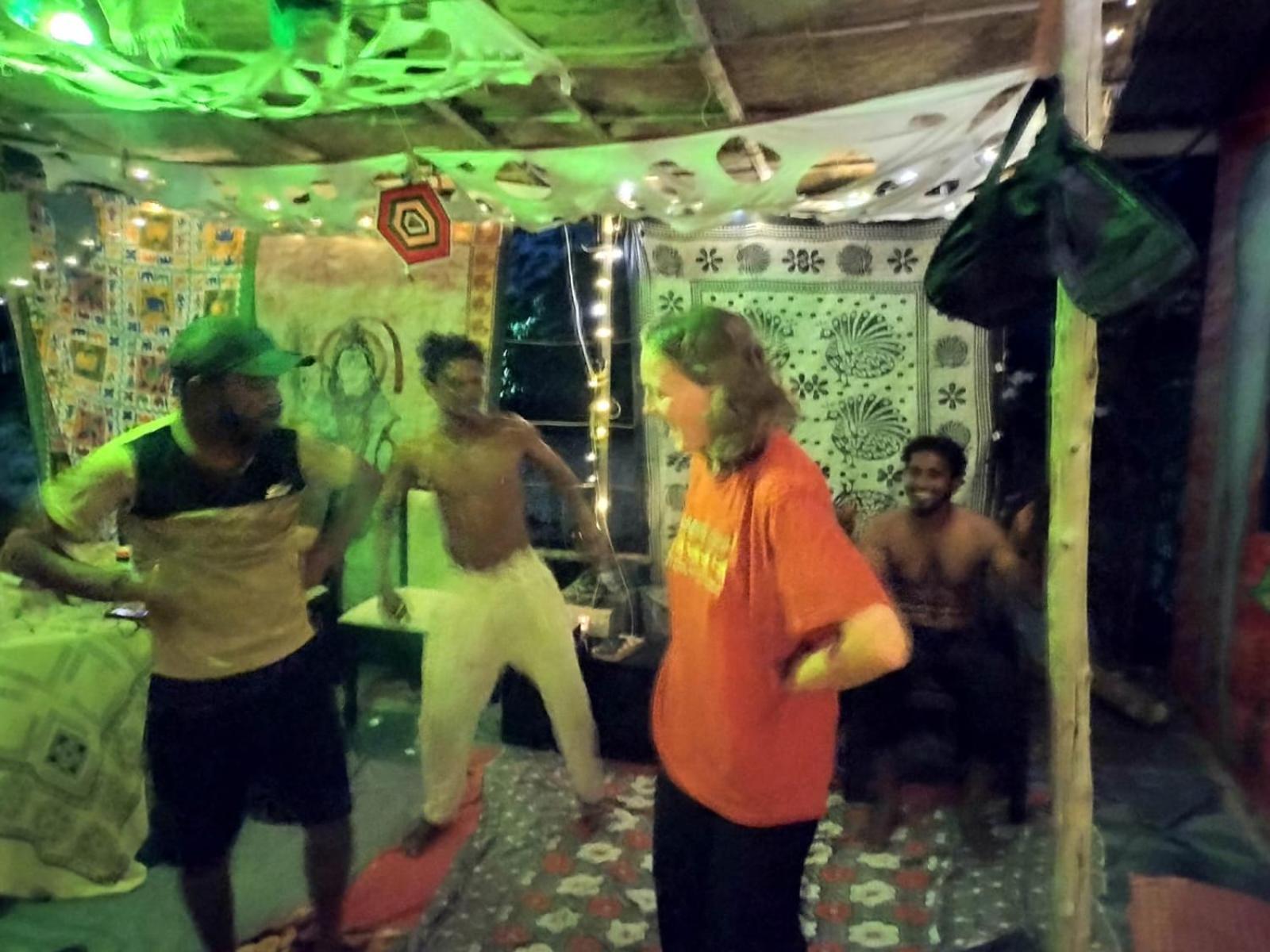 Peace And Love Beach Homestay Alappuzha Bagian luar foto
